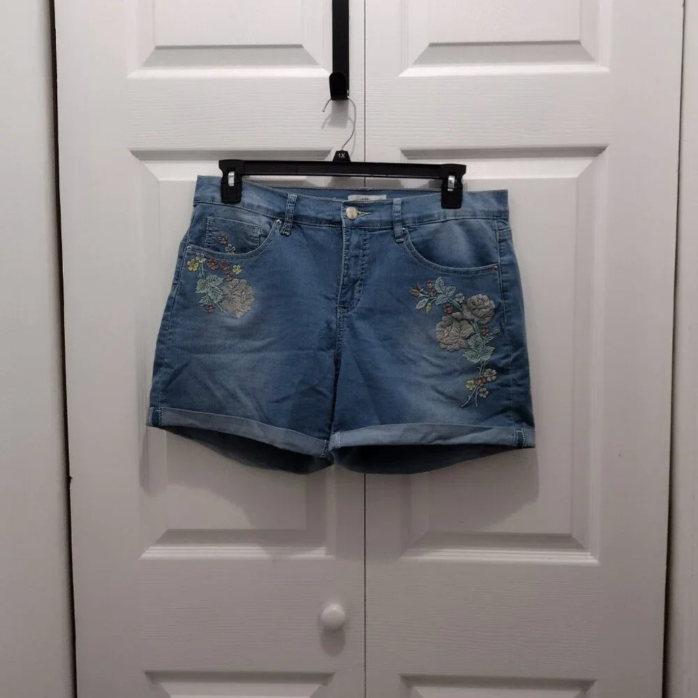 Royalty For Me Embroidered Denim Shorts Women’s Size 14 Blue Stretch Floral Casu - Picture 7 of 10